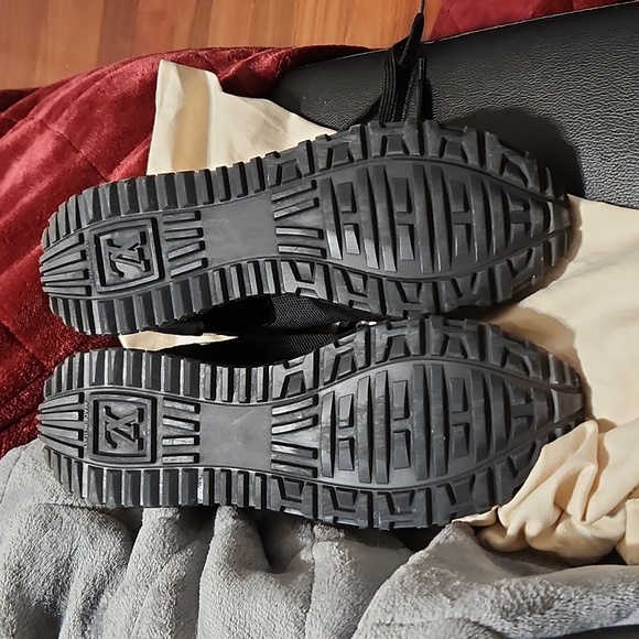 Louis Vuitton Runway Sneaker. - Picture 9 of 12